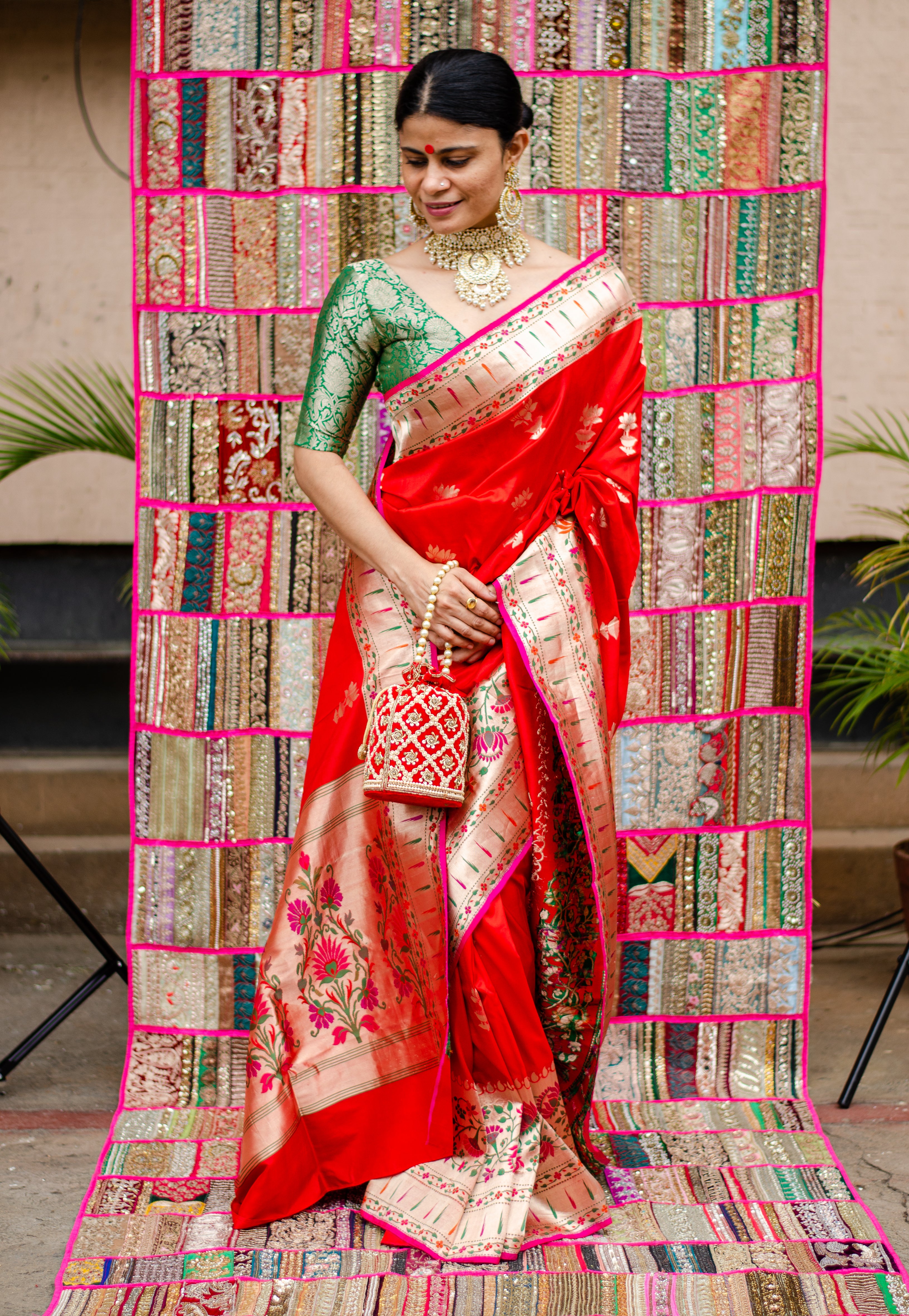 AMSilkSarees.com Paithani & Silk Sarees - Pure silk Maharani Paithani saree🥰❤️  Dark jamuni with contrast reddish Pink temple Paithani border 💕 All over  Golden flower motif 💐 Reddish pink Contrast blouse piece