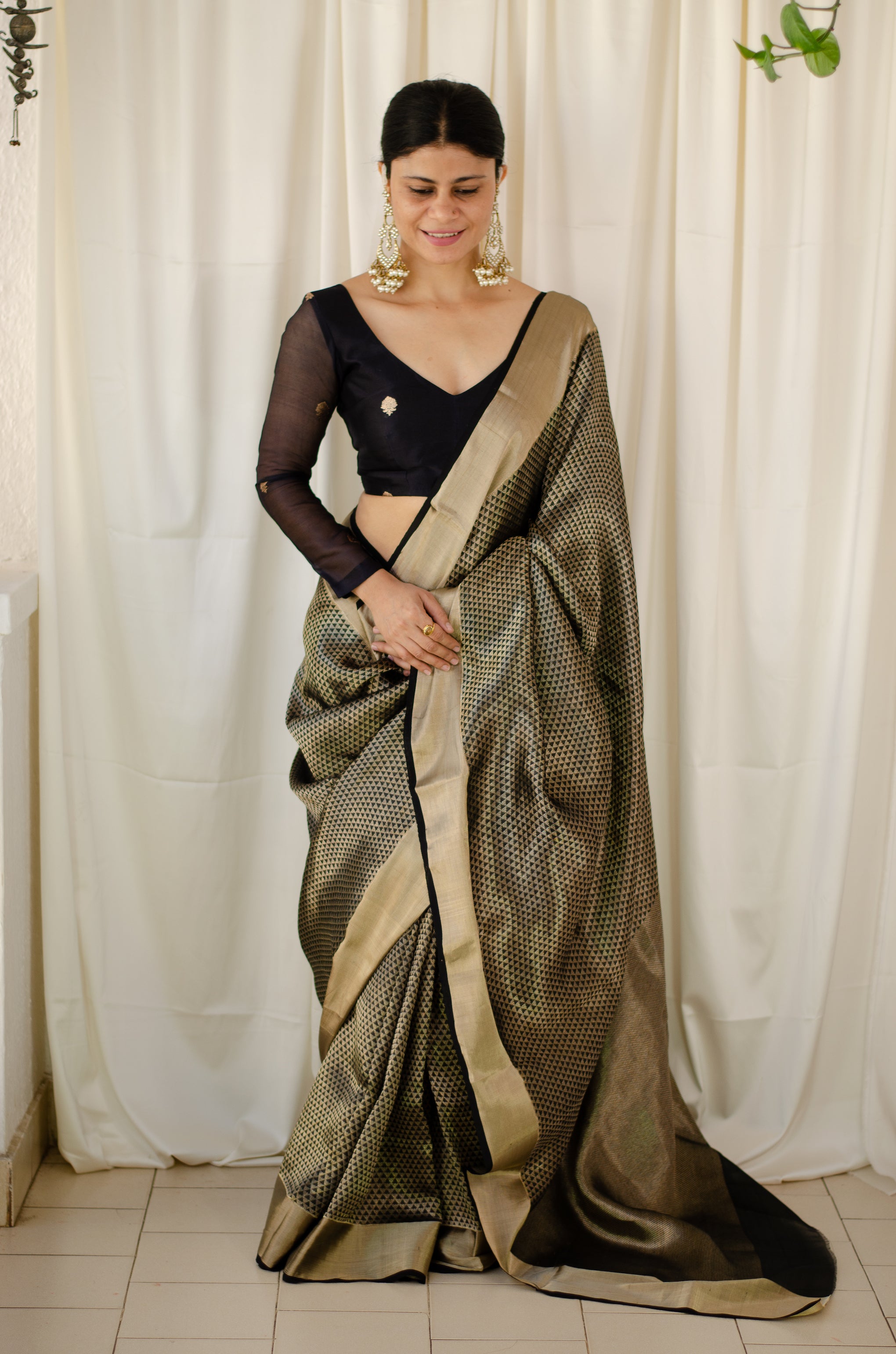 Chanderi Silk Saree | Off white saree, Chanderi silk saree, Gold silk saree
