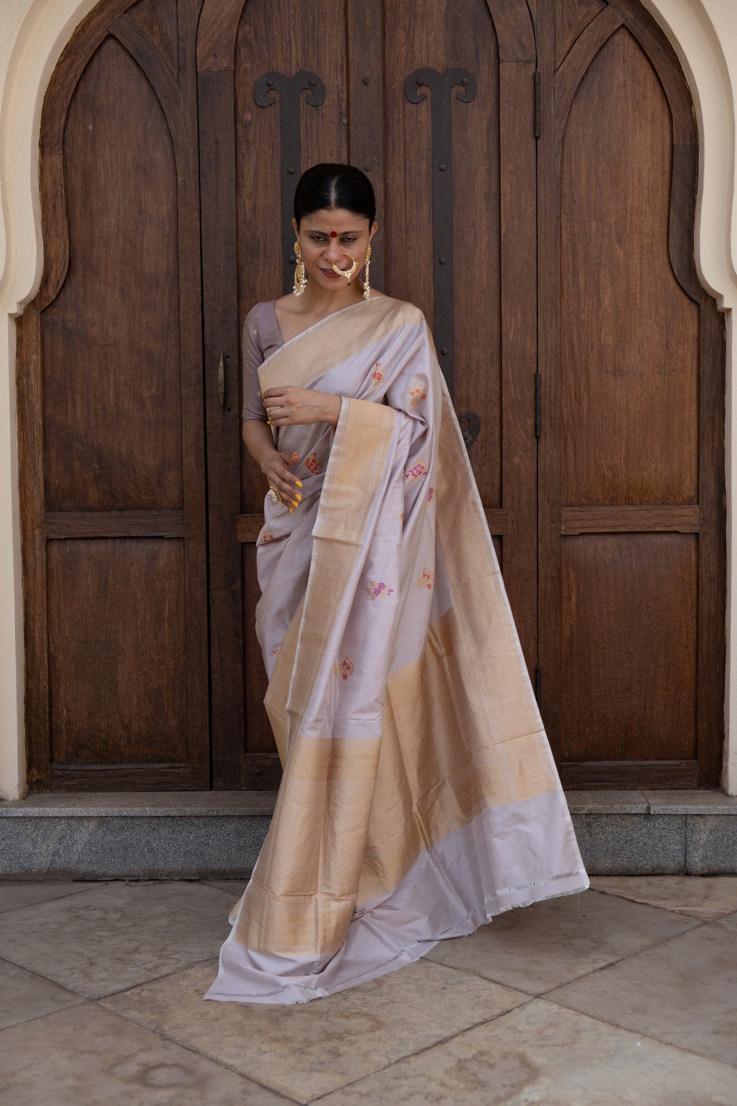 Grayish Pink Colour Handwoven Kadwa Katan Silk Banarasi Saree